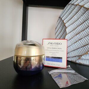 SHISEIDO Uplifting and Firming Day Cream 50 ml